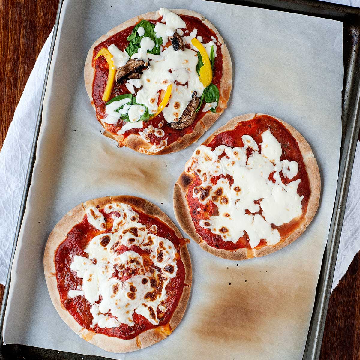 Easy Pita Pizzas Kids Can Make Laura Fuentes