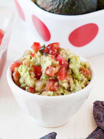 guacamole in a bowl