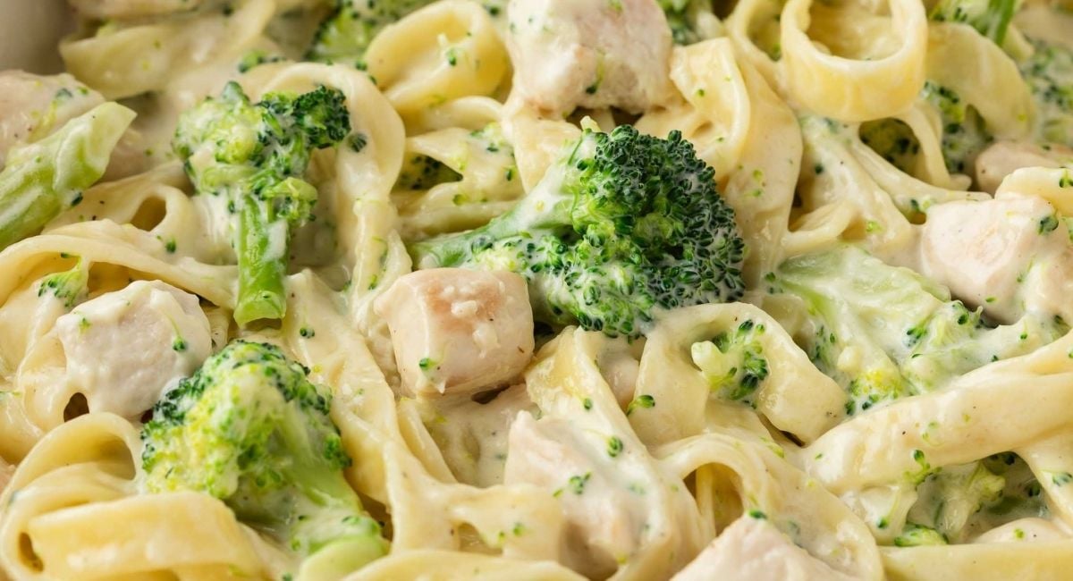 Chicken Broccoli Alfredo Recipe (Easy & Homemade Sauce)