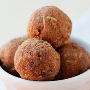 closeup of pumpkin pie bites