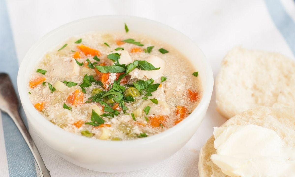 chicken pot pie soup in a bowl