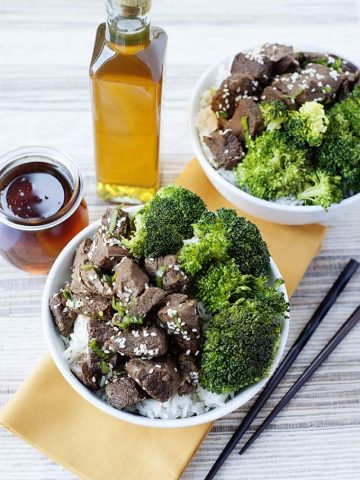 Asian Beef and Broccoli Bowls: easy recipe made with honey for extra sweetness.