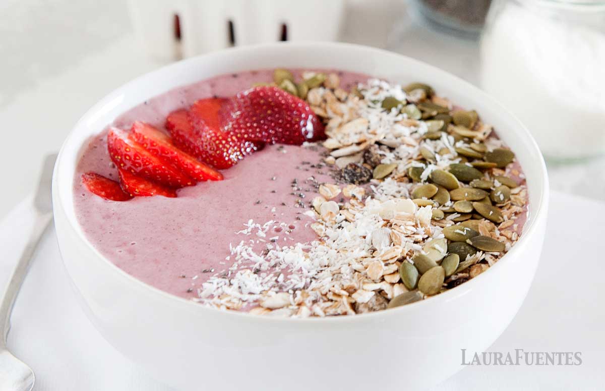 strawberry smoothie bowl