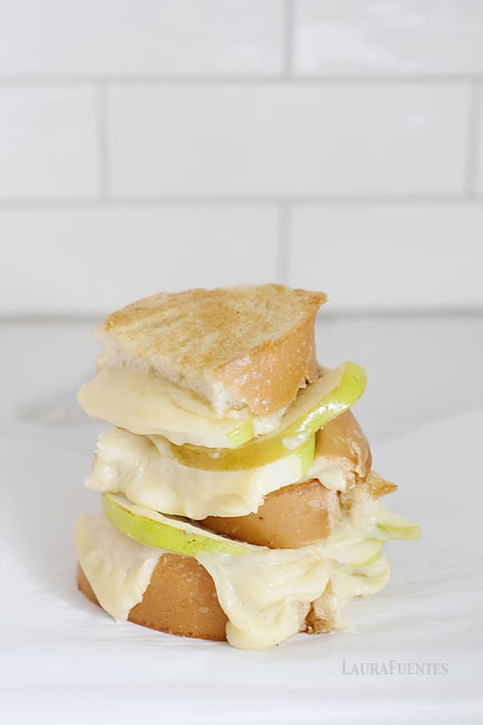 These 5 epic grilled cheese sandwiches are the perfect way to revamp leftovers for dinner! And they can be sent to school in a lunchbox for the ultimate Back-to-School lunch.