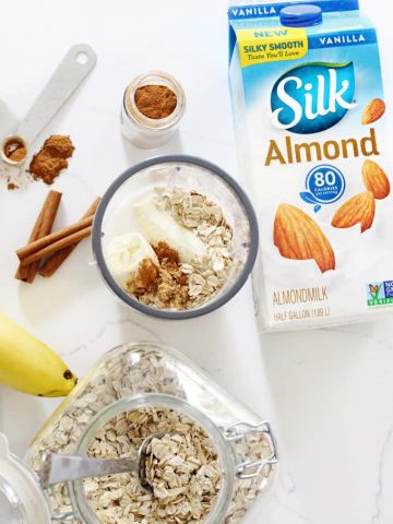 perfectly silky smooth, healthy dairy-free cinnamon roll smoothie recipe!
