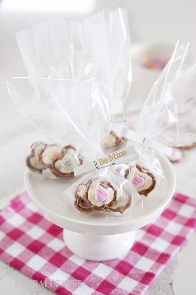 pretzel hearts valentine's day craft for kids