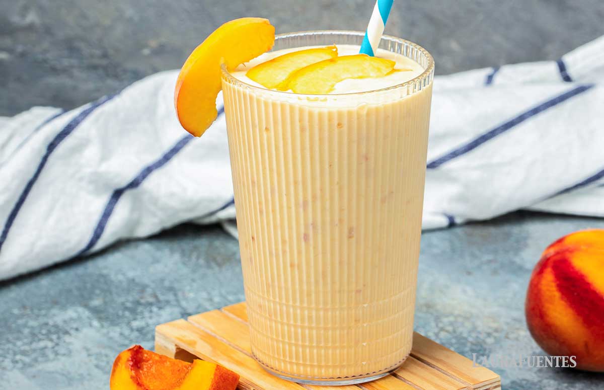 a glass of peach cobbler smoothie