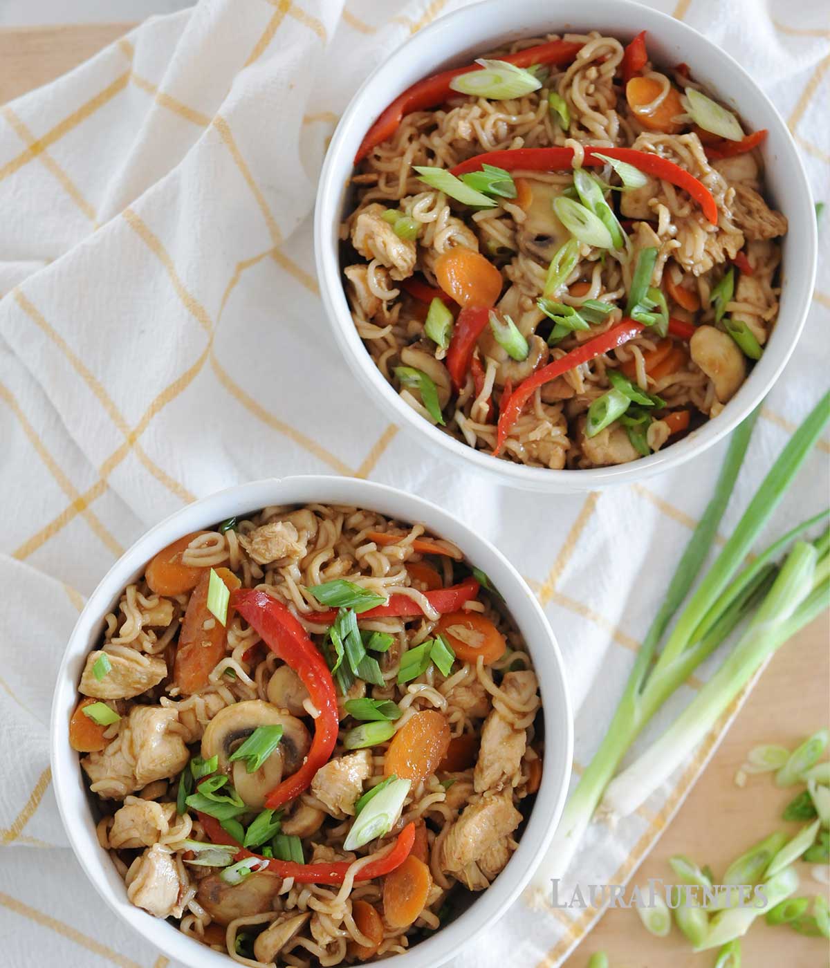 sliced mushrooms, red pepper and chicken in two bowls with thin ramen noodles