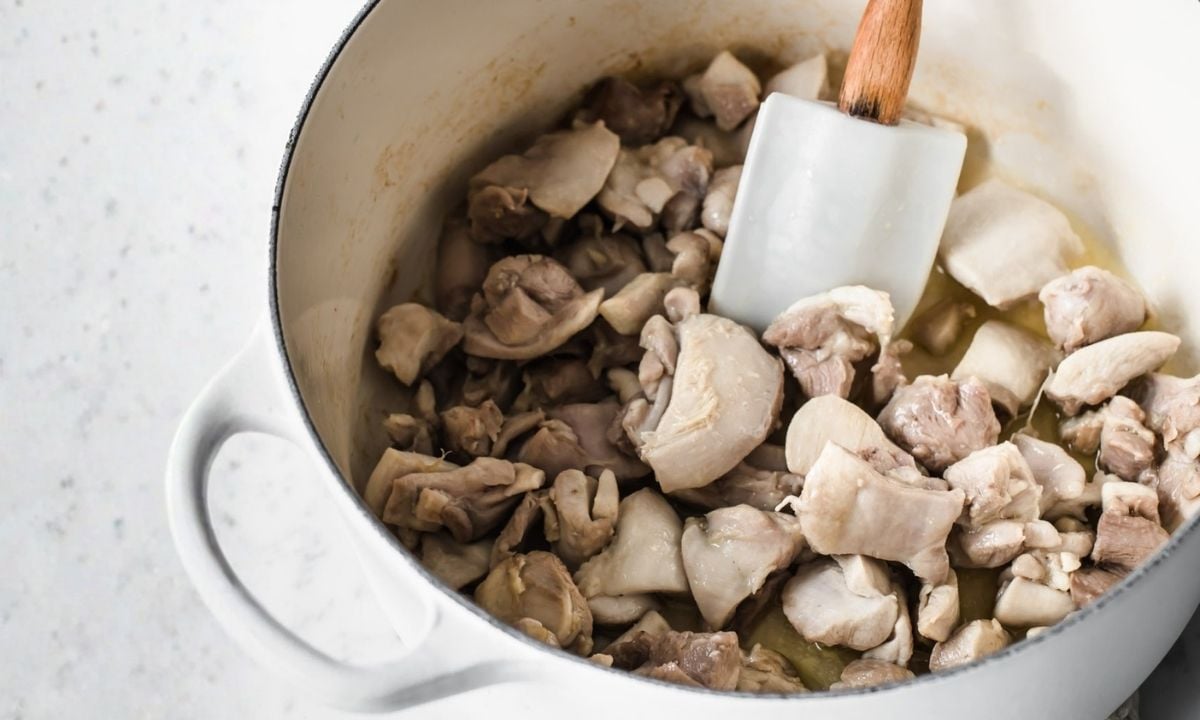 sautéed chickenin a large pot