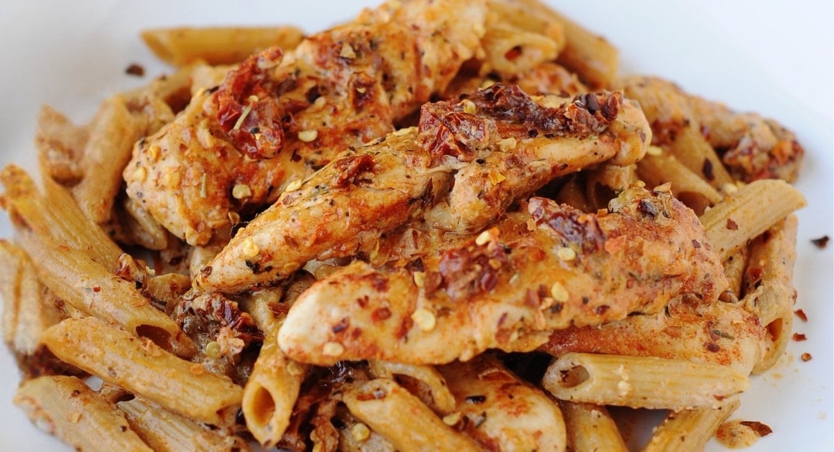 Sun-Dried Tomato & Chicken Pasta {30 Minute Meal} - Laura Fuentes