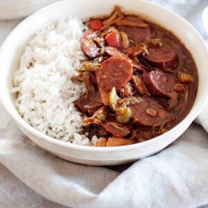a bowl of chicken gumbo with white rice