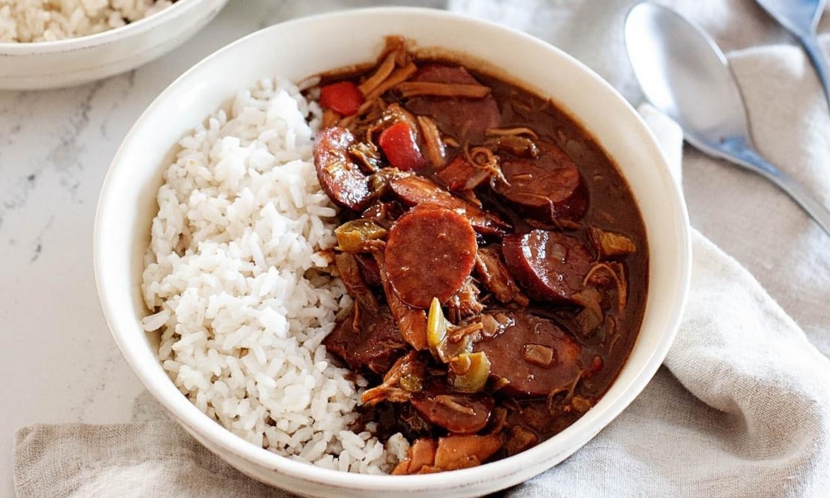 a bowl of chicken gumbo with white rice