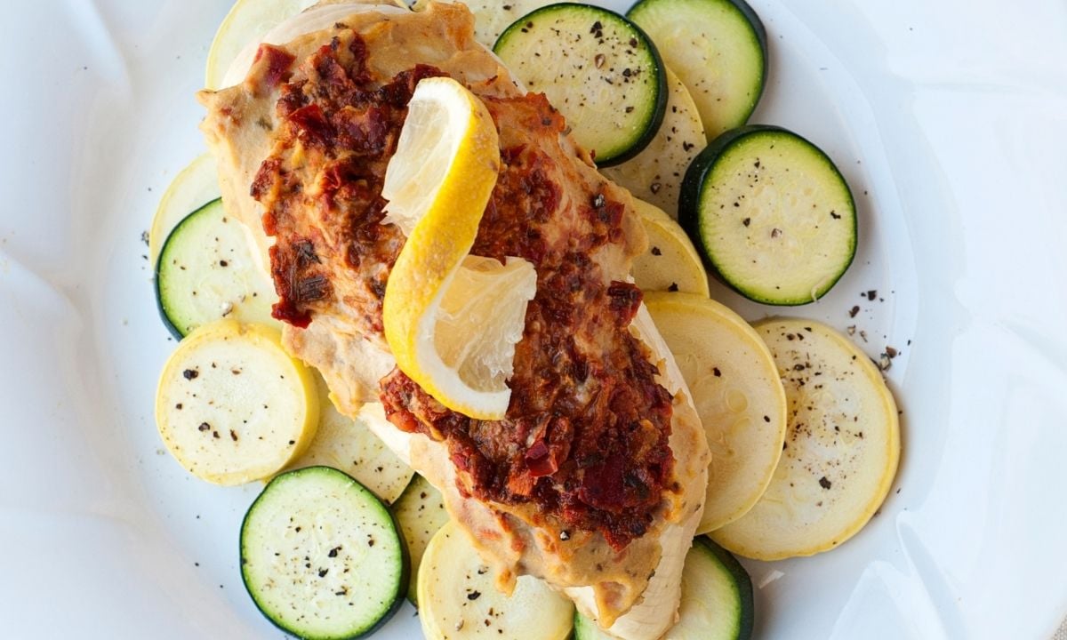 hummus chicken with sliced squash