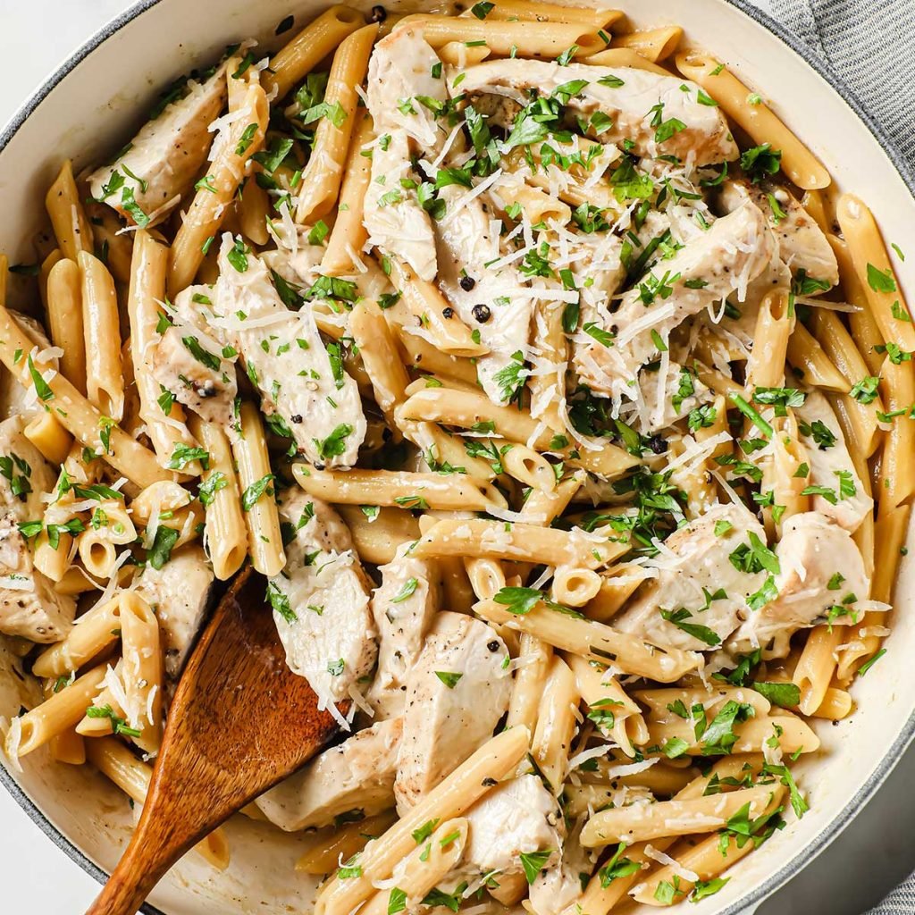 20Minute Creamy Garlic Chicken Pasta Laura Fuentes