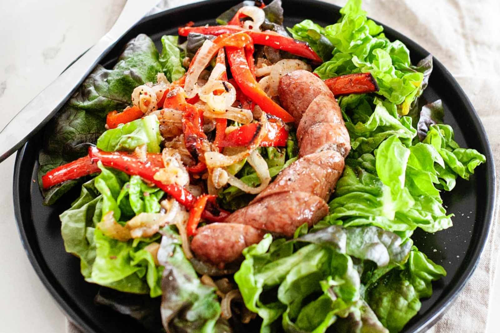 sausage salad with greens and bell pepper