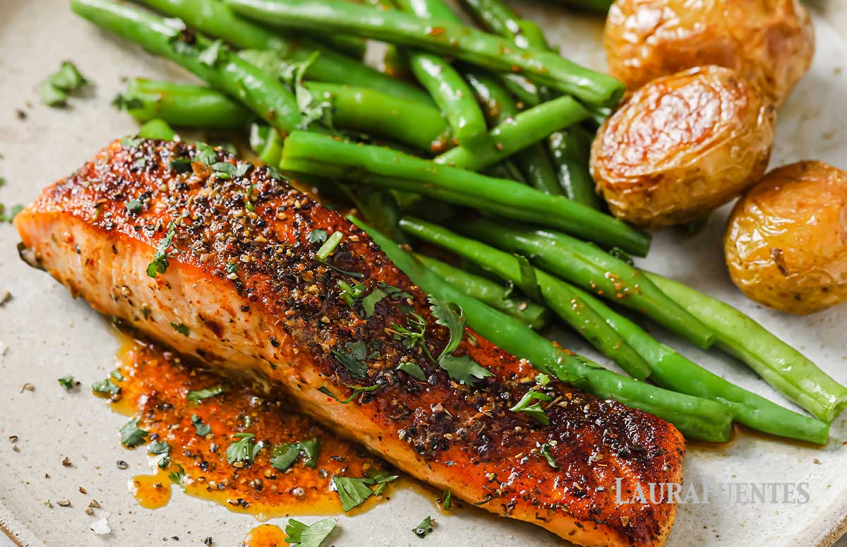 large plate with spicy cajun salmon fillet and a serving of green beans