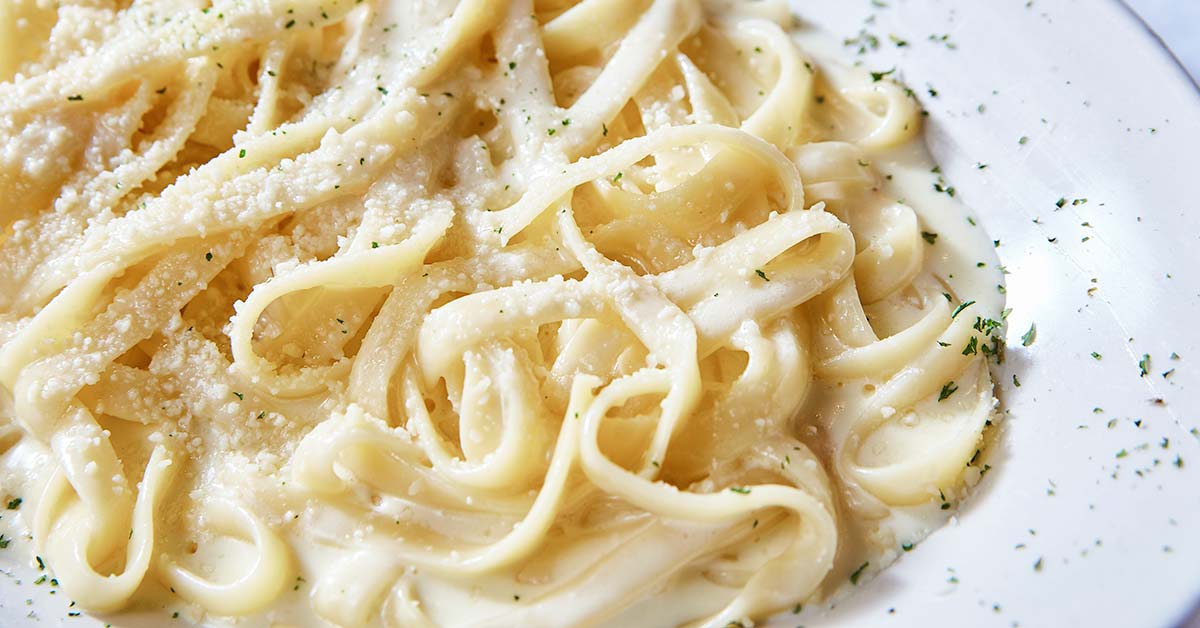 Simple Fettuccine Alfredo Sauce with Heavy Cream - Laura Fuentes