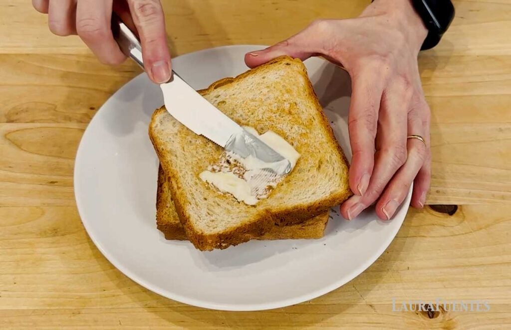 How To Make Toast in the Oven in 60 Seconds! Laura Fuentes