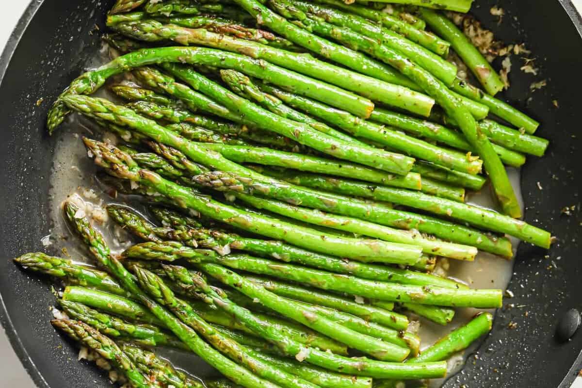 lemon garlic asparagus in a pan