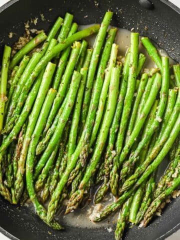 lemon garlic asparagus in a pan