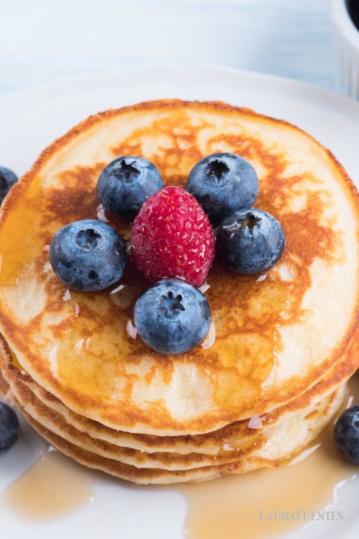 Fluffy Greek Yogurt Pancakes (they're EPIC) Laura Fuentes