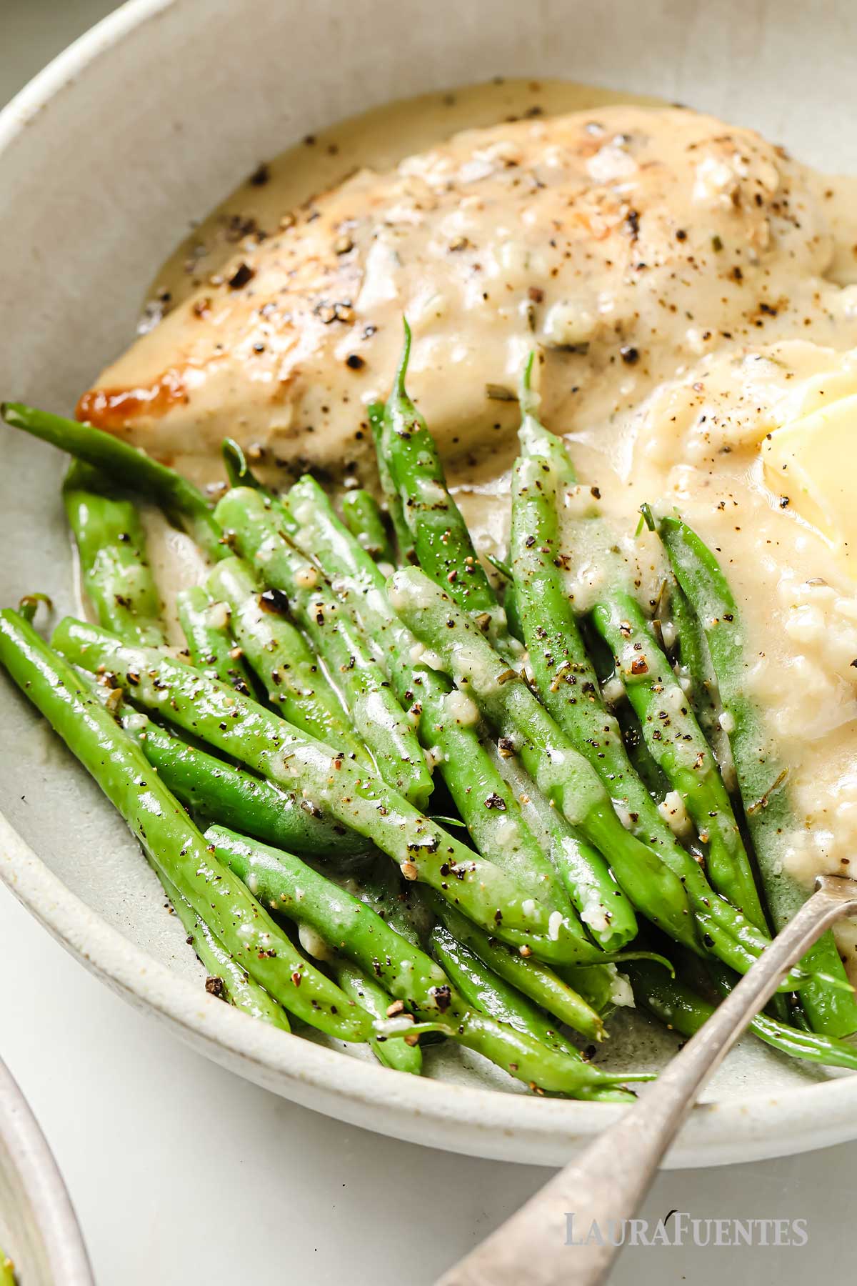 chicken breasts with steamed green beans