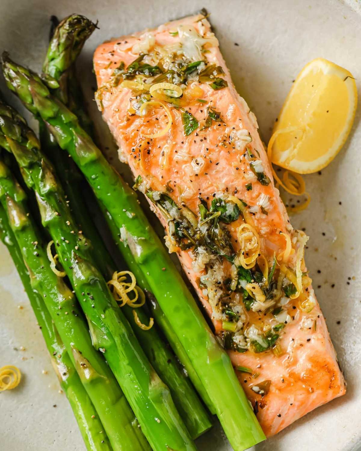 garlic butter salmon with asparagus and a lemon slice