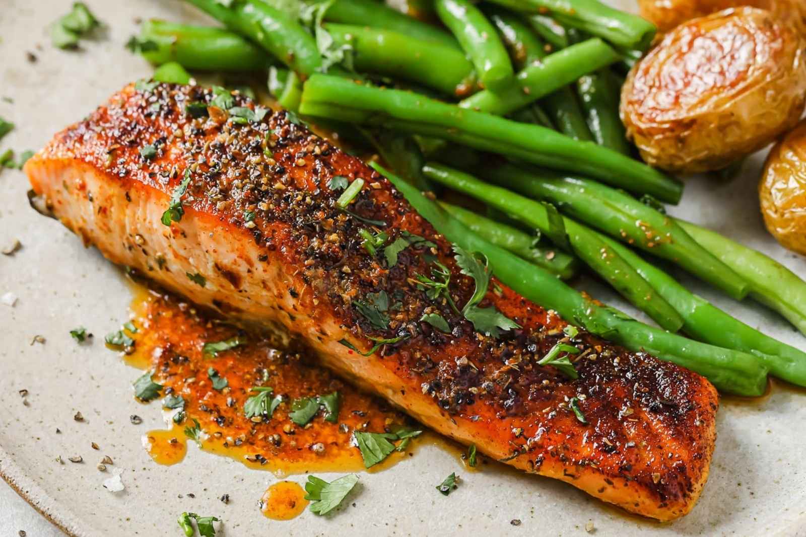 salmon fillet with green beans in a dish
