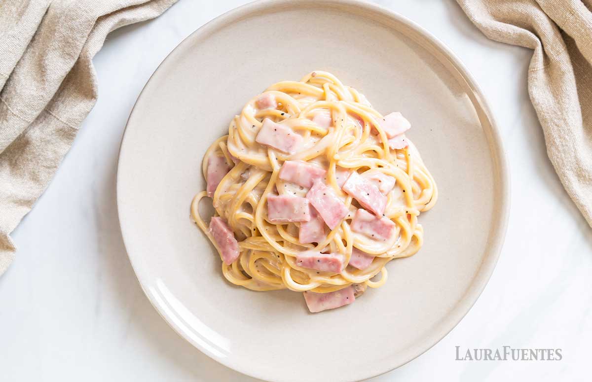 pasta alfredo with ham