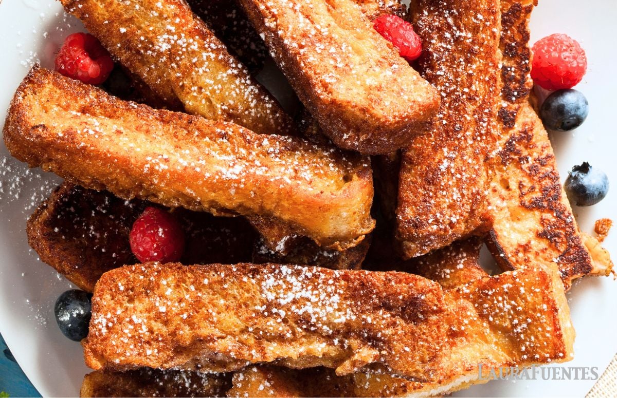 air fryer french toast sticks on a plate