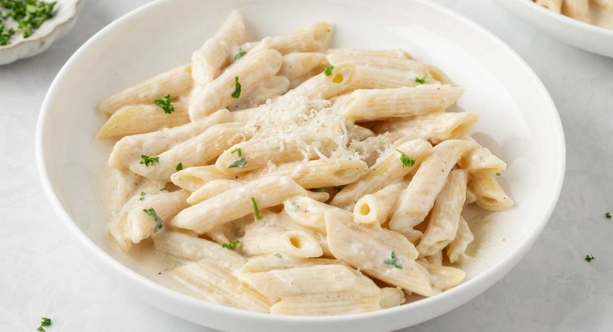 Alfredo with Penne Pasta {Easy Homemade Recipe} - Laura Fuentes