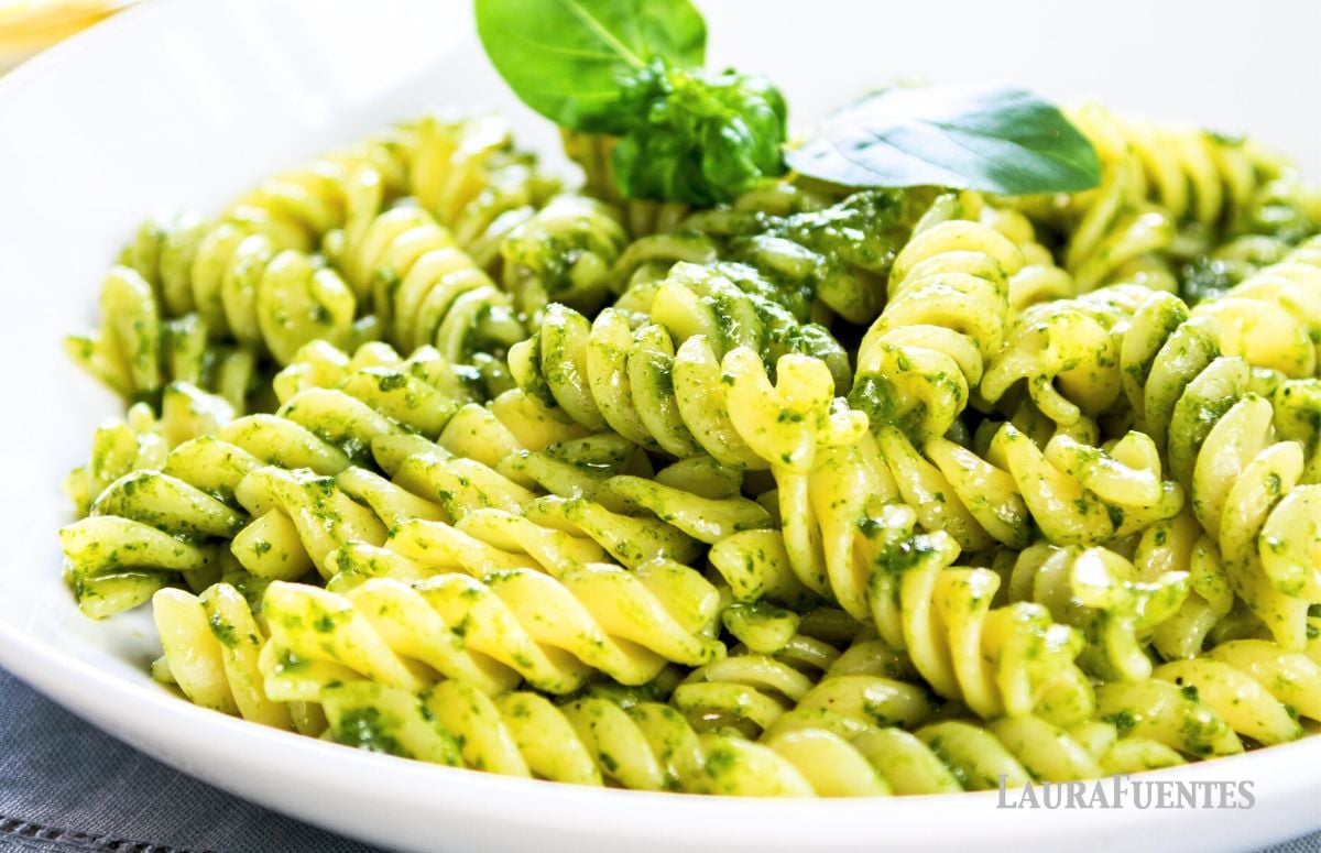a dish with pesto fusilli