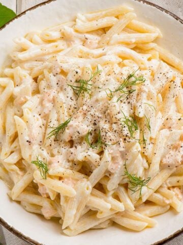 penne pasta with alfredo sauce and salmon