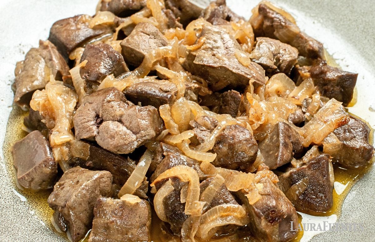 chicken livers and onion