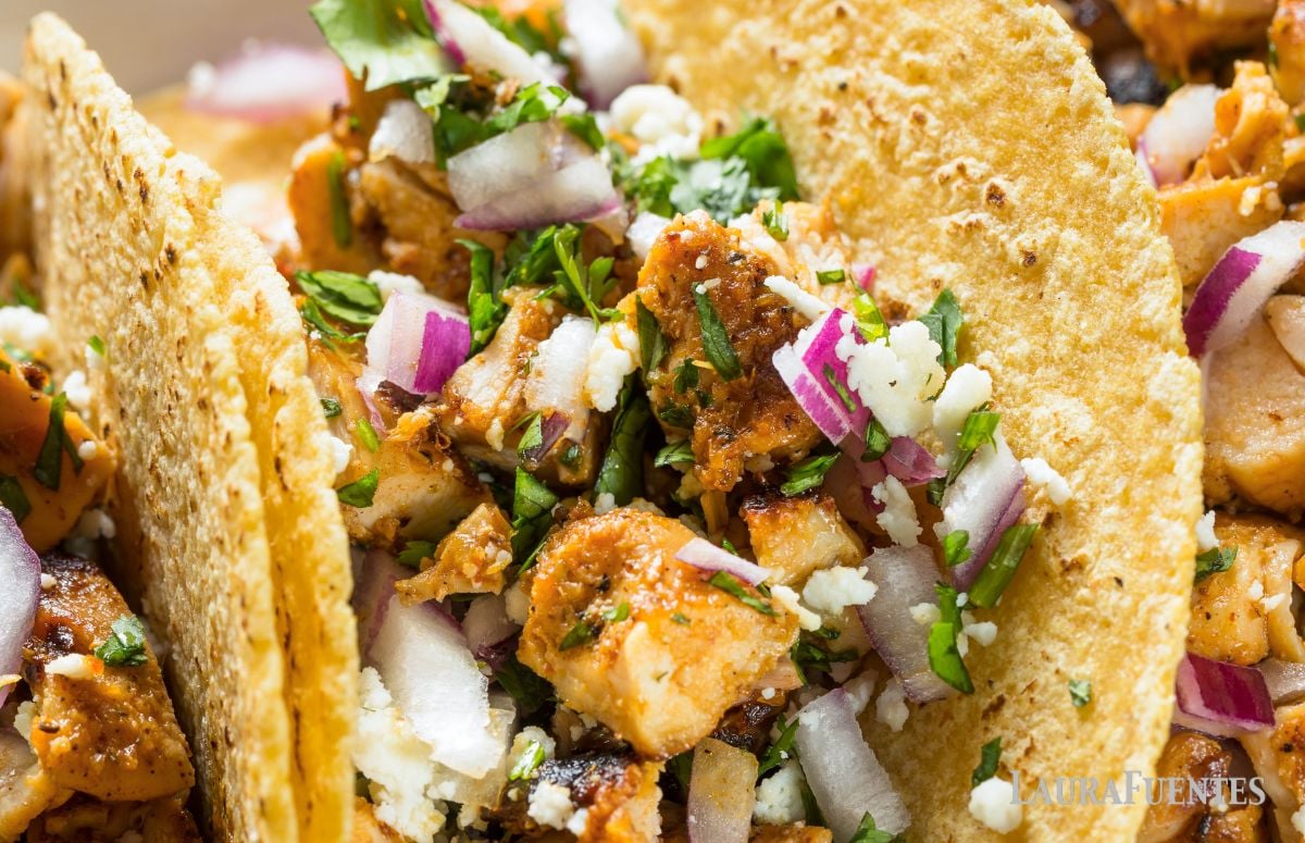close up of crunchy chicken thigh tacos
