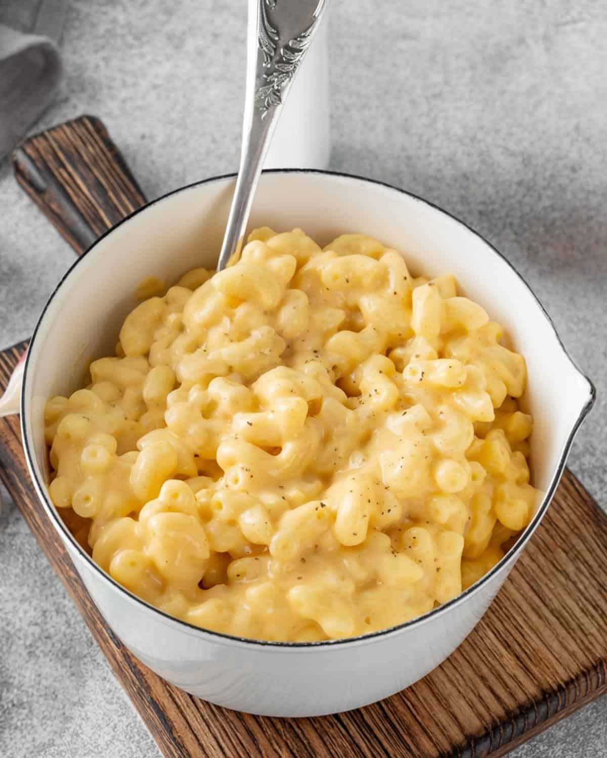 a pot of mac and cottage cheese