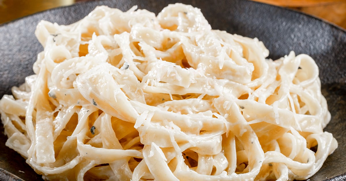 Alfredo Sauce with Cream Cheese that's Quick & Easy - Laura Fuentes