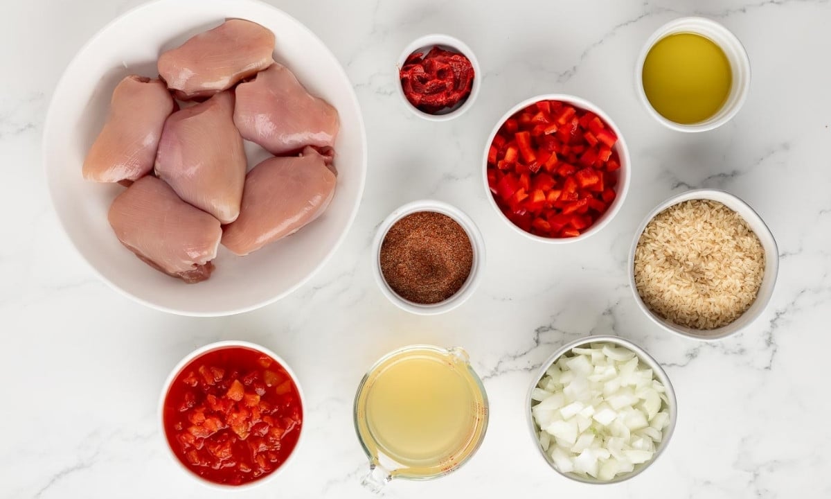 ingredients needed to make a spanish chicken and rice recipe.