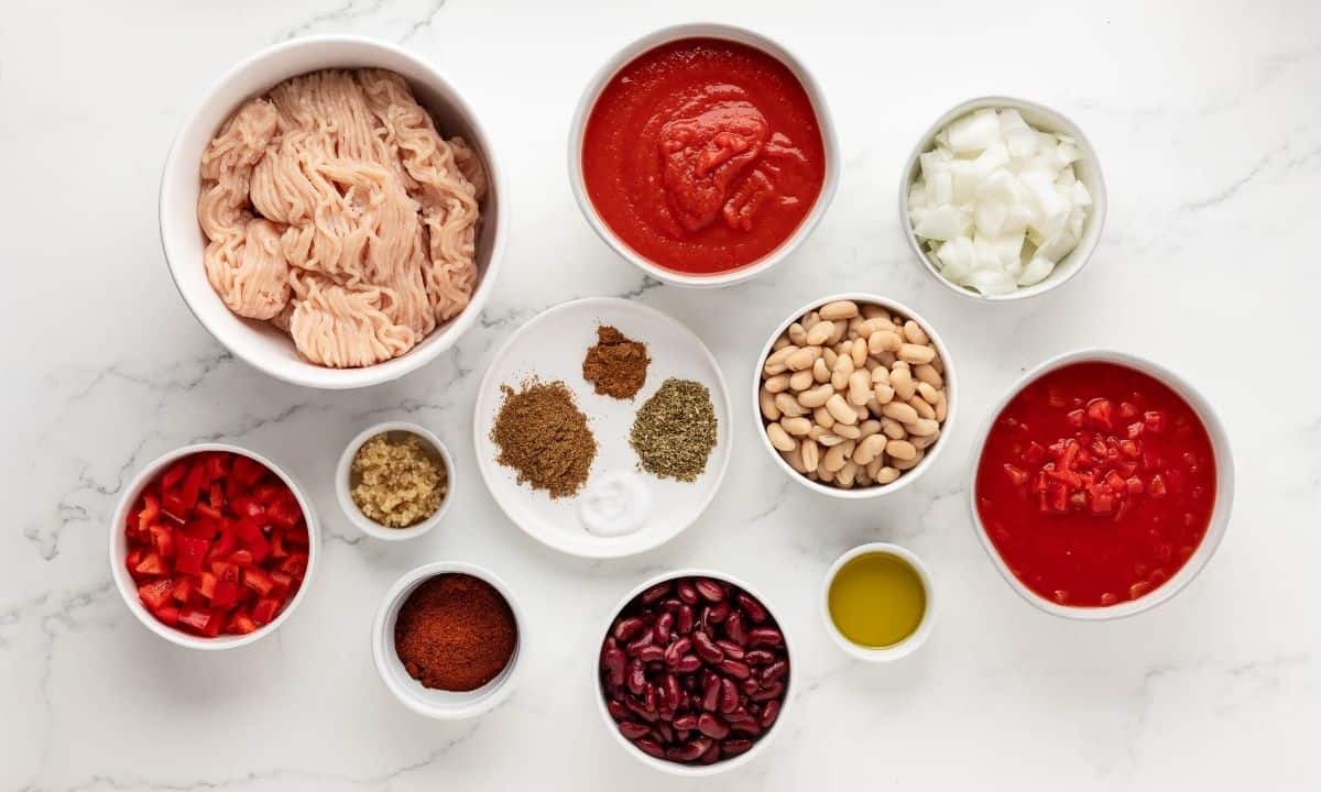 ingredients needed to make chili with ground chicken